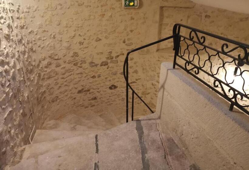 ホテル Logis Le Relais Du Chapeau Rouge