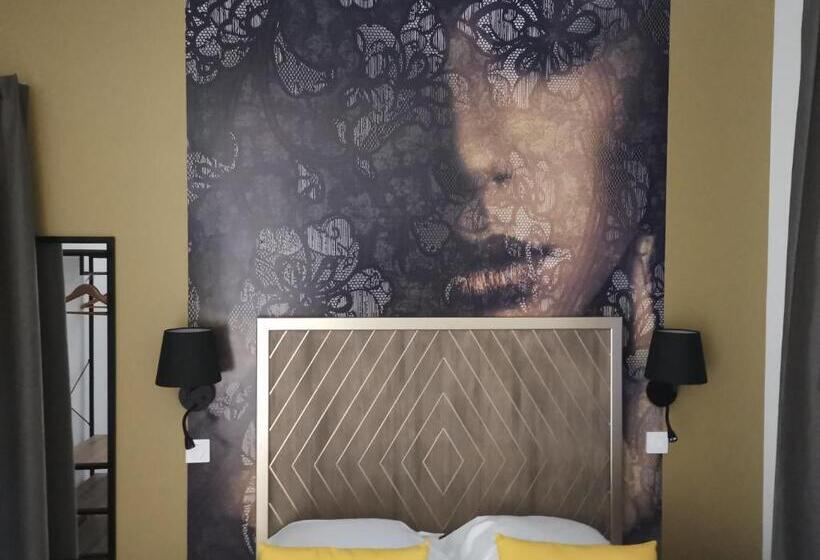 ホテル Logis Le Relais Du Chapeau Rouge