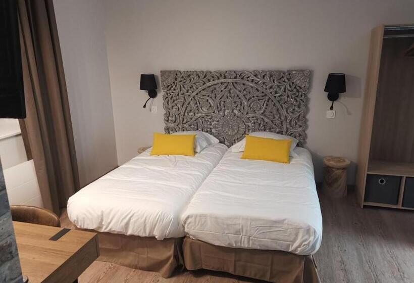 ホテル Logis Le Relais Du Chapeau Rouge