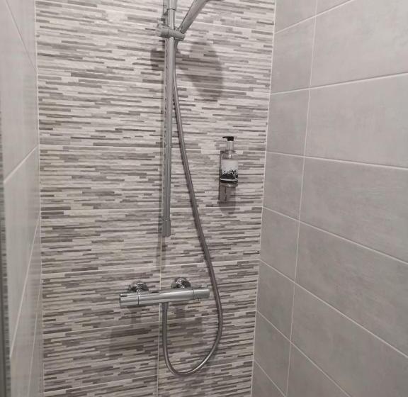 ホテル Logis Le Relais Du Chapeau Rouge