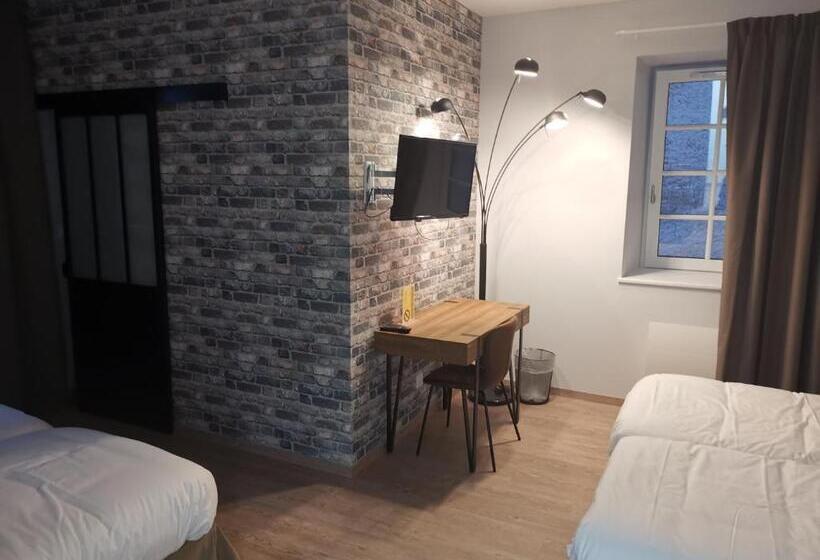 ホテル Logis Le Relais Du Chapeau Rouge