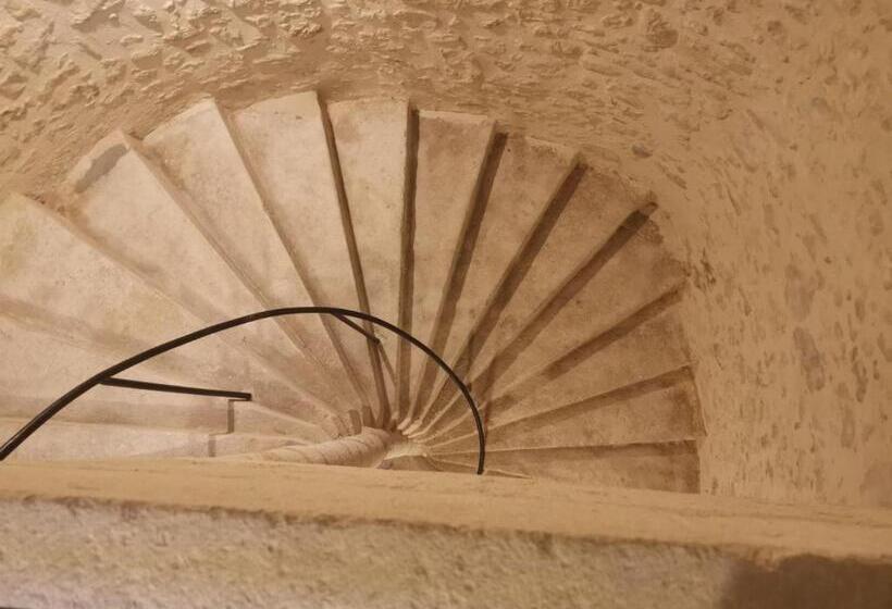 ホテル Logis Le Relais Du Chapeau Rouge