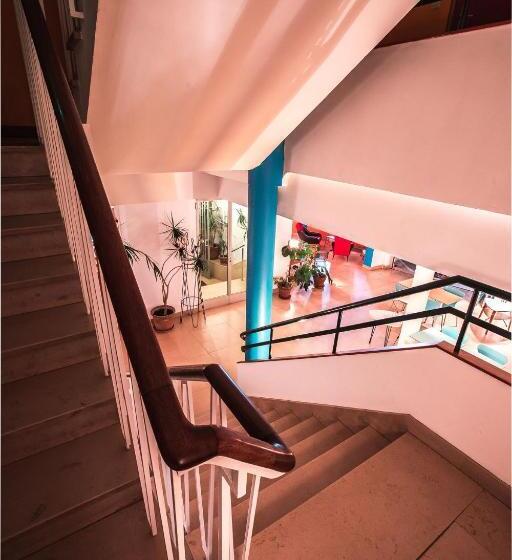 Отель Le Trident Thyrsé