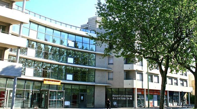 בית מלון כפרי Neoresid - Résidence Le Valencey