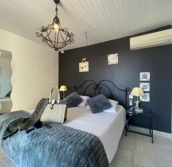 בית מלון כפרי Les Loges Du Luberon