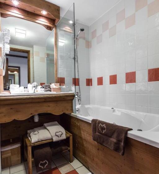 Отель Les Monts Charvin