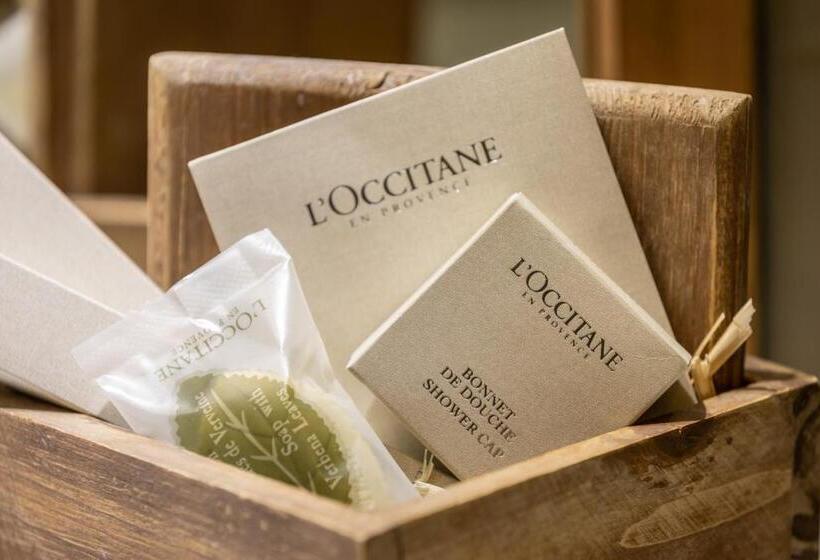 Отель Les Monts Charvin