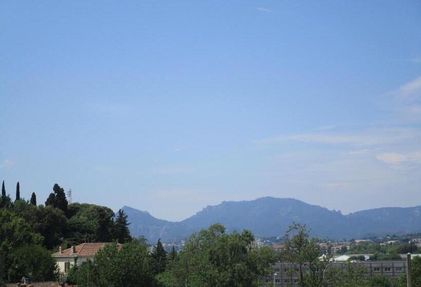 בית מלון כפרי Les Tourrades