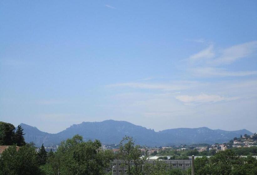 בית מלון כפרי Les Tourrades