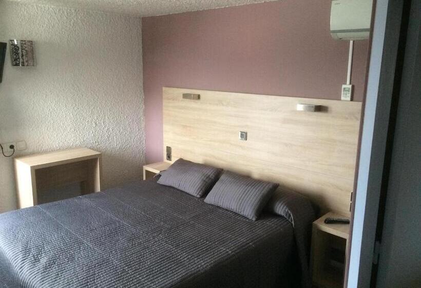 בית מלון כפרי Les Tourrades