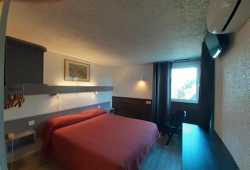 בית מלון כפרי Les Tourrades