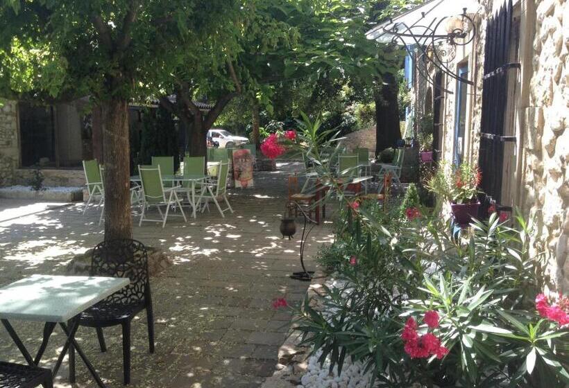 فندق Le Mas De Valaurie