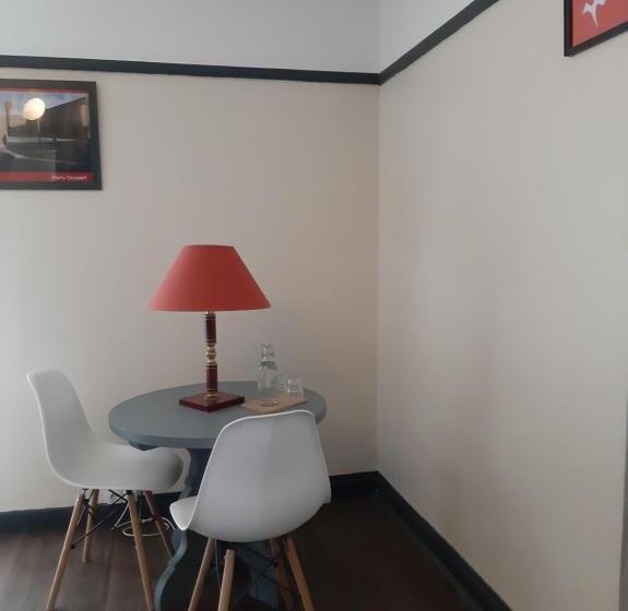 בית מלון כפרי Saint Charles Hôtel & Coliving Biarritz