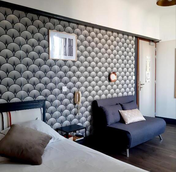 בית מלון כפרי Saint Charles Hôtel & Coliving Biarritz