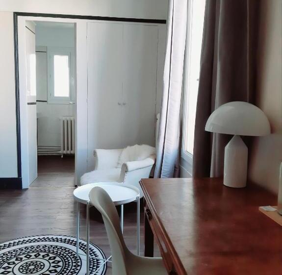 בית מלון כפרי Saint Charles Hôtel & Coliving Biarritz