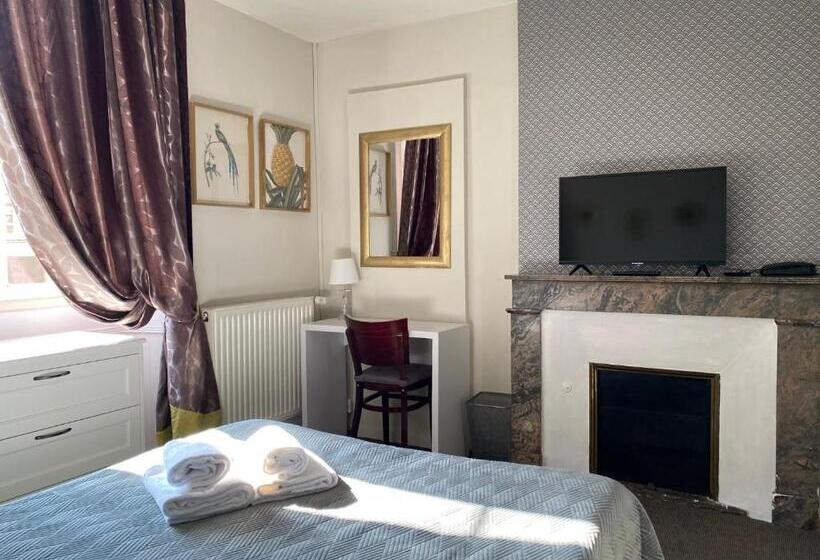 Отель Saint Yves