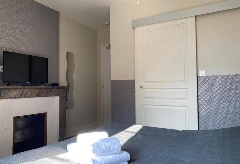 Отель Saint Yves