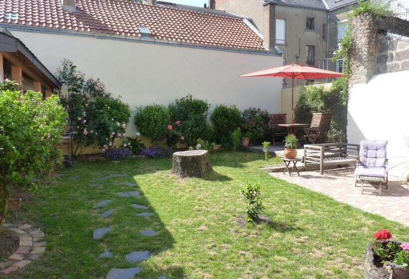 Отель Saint Yves