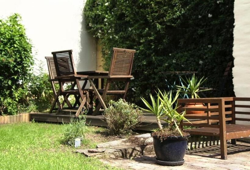 Отель Saint Yves