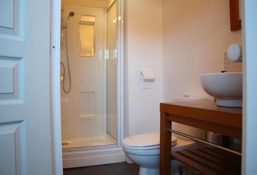 Отель Saint Yves