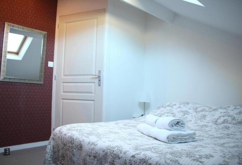 Отель Saint Yves