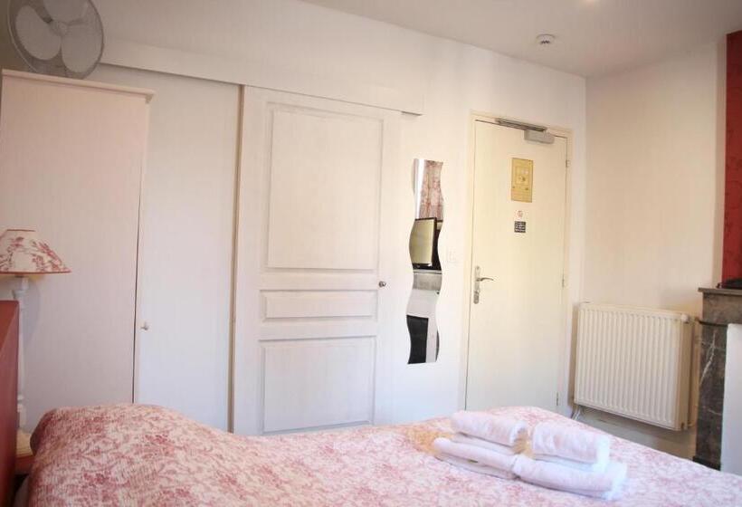 Отель Saint Yves