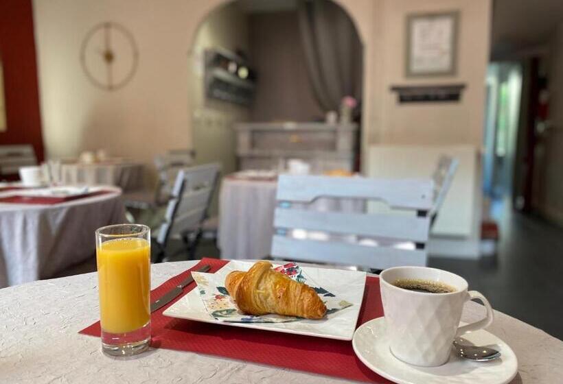 Отель Saint Yves