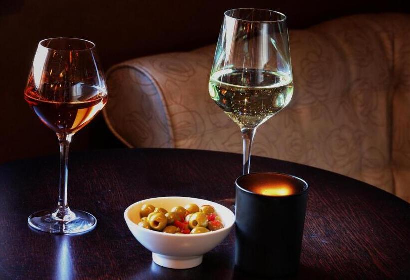 Отель Villa Les Bains