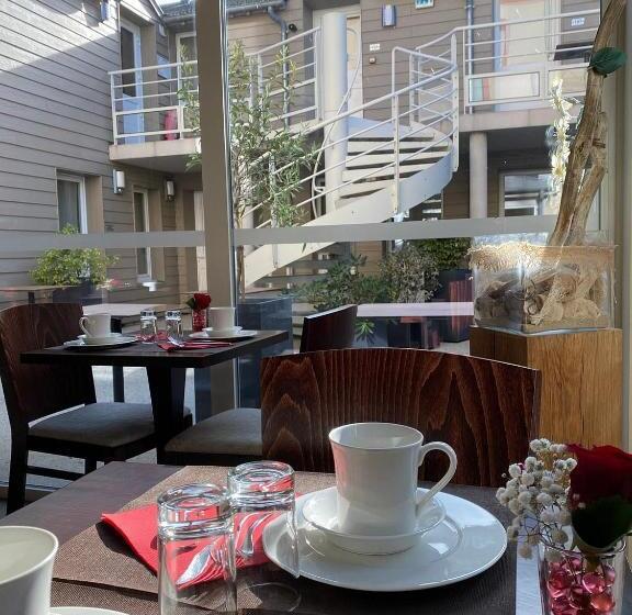 Отель Villa Les Bains