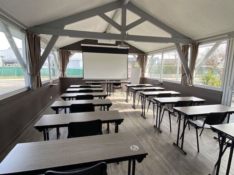 هتل Wood Inn Bordeaux Aeroport