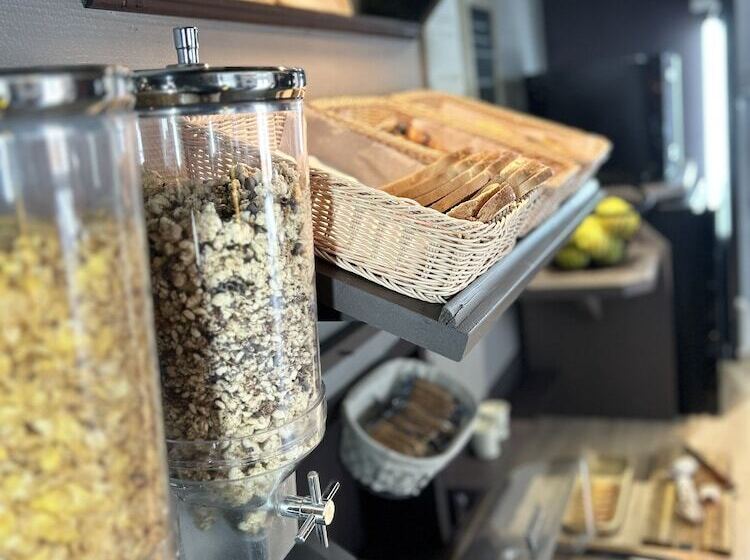 هتل Wood Inn Bordeaux Aeroport