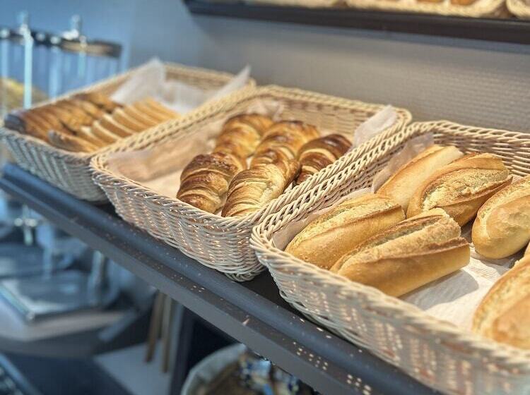 هتل Wood Inn Bordeaux Aeroport