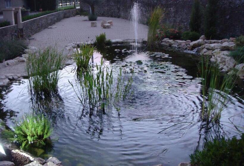 Мотель Logis Hôtel Restaurant La Vieille Ferme, Mâcon Nord