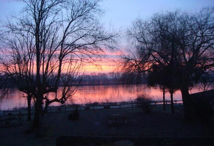 Мотель Logis Hôtel Restaurant La Vieille Ferme, Mâcon Nord
