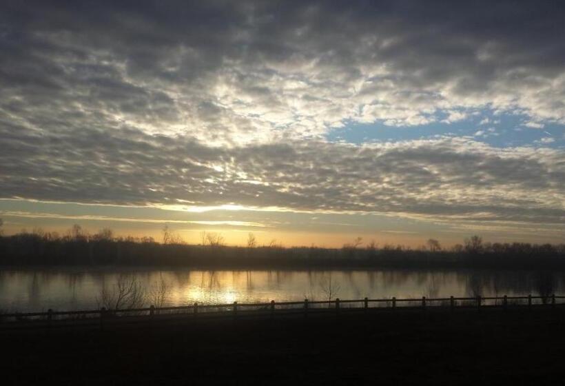 Мотель Logis Hôtel Restaurant La Vieille Ferme, Mâcon Nord