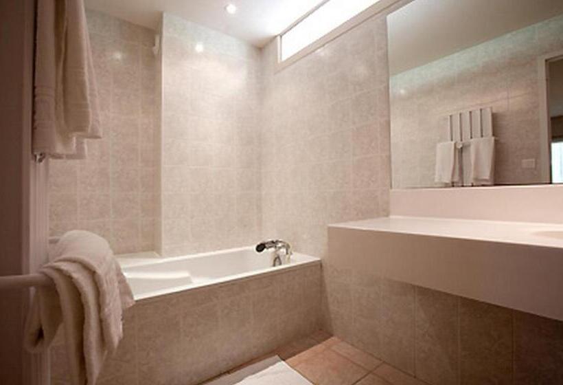 Мотель Logis Hôtel Restaurant La Vieille Ferme, Mâcon Nord