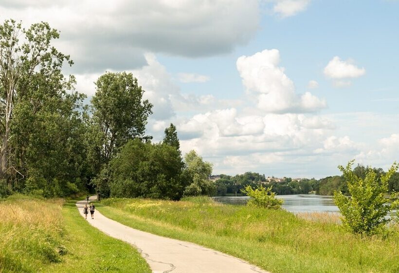 Мотель Logis Hôtel Restaurant La Vieille Ferme, Mâcon Nord