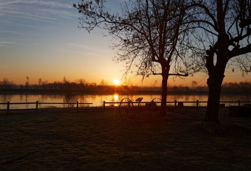 Мотель Logis Hôtel Restaurant La Vieille Ferme, Mâcon Nord