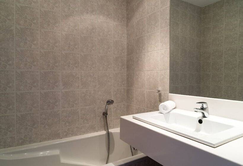 Мотель Logis Hôtel Restaurant La Vieille Ferme, Mâcon Nord