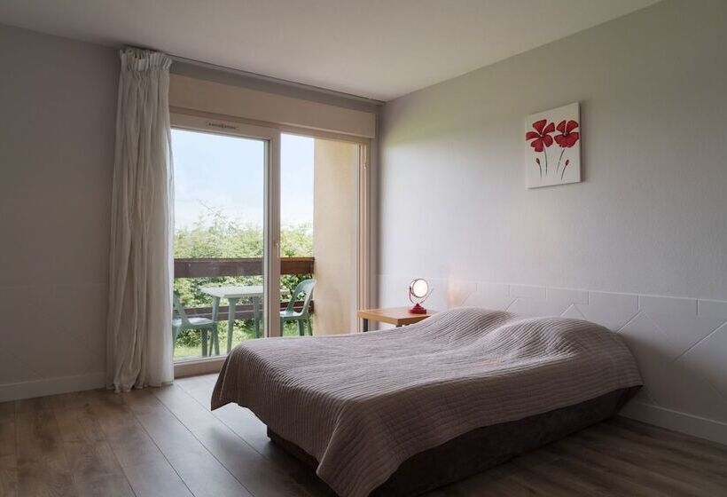 Мотель Logis Hôtel Restaurant La Vieille Ferme, Mâcon Nord