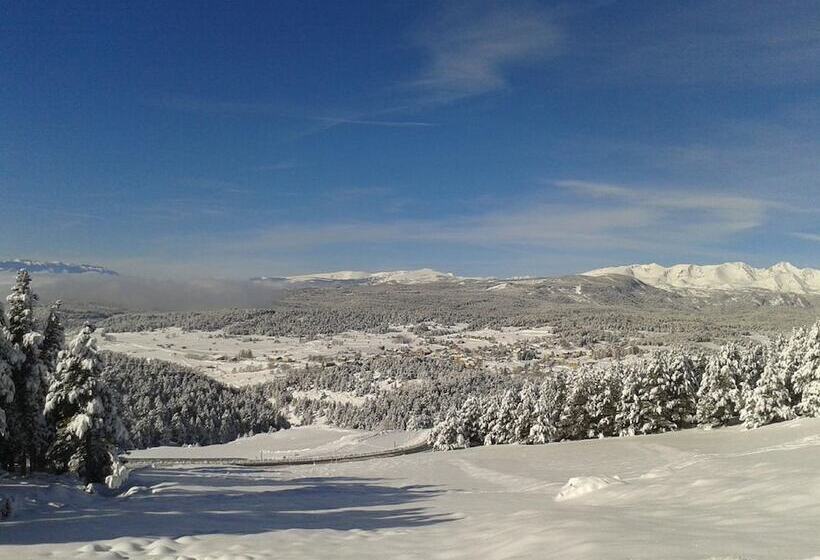 אתר נופש Village Club Yravals