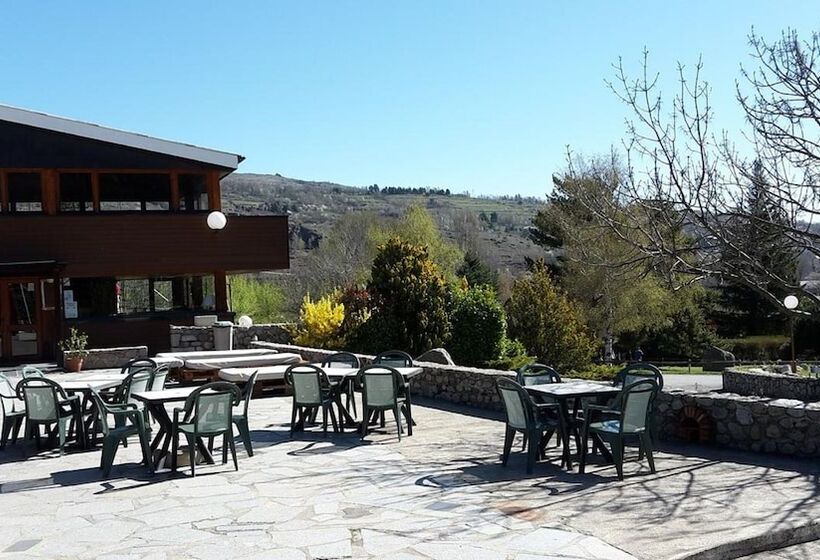 אתר נופש Village Club Yravals