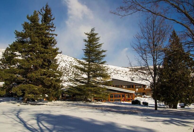 אתר נופש Village Club Yravals