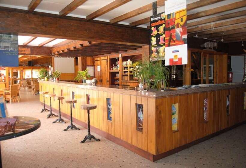 אתר נופש Village Club Yravals