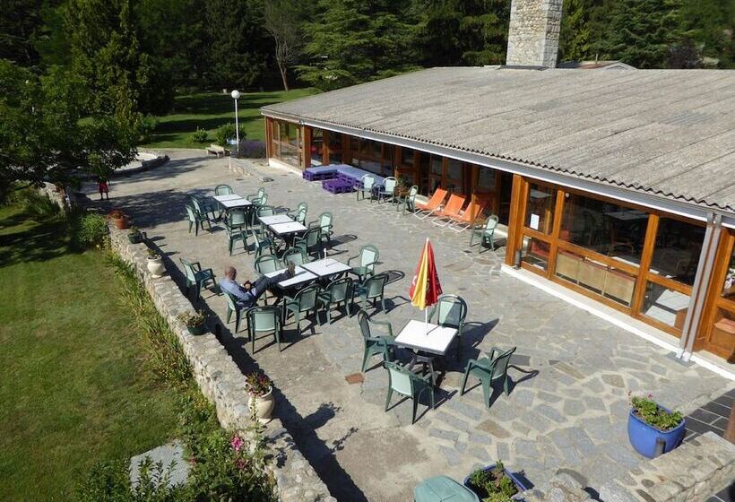 אתר נופש Village Club Yravals