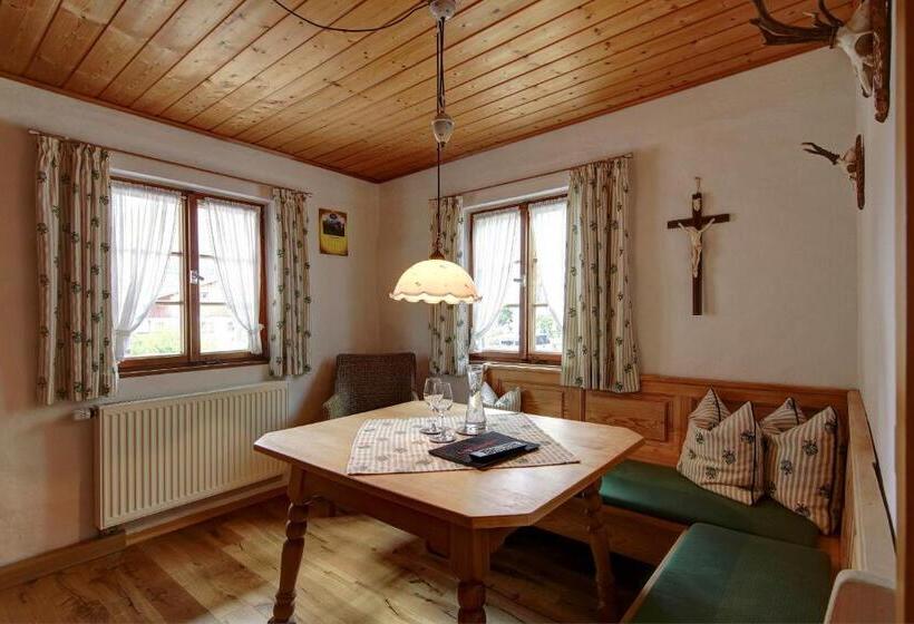 הוסטל Zum Kirchenbauer