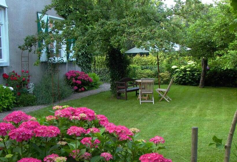 مبيت وإفطار Altes Landhaus Am Park