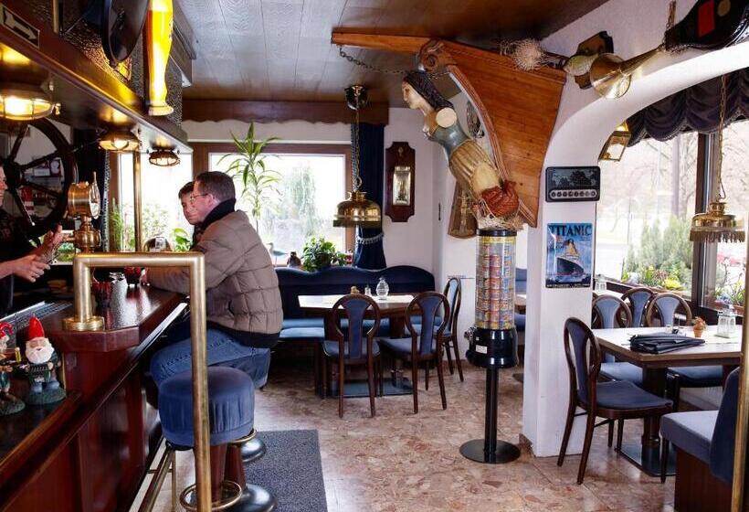 Отель Cafe Rosi