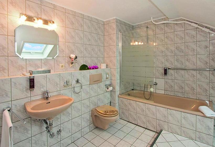 هتل Strandhaus Heringsdorf