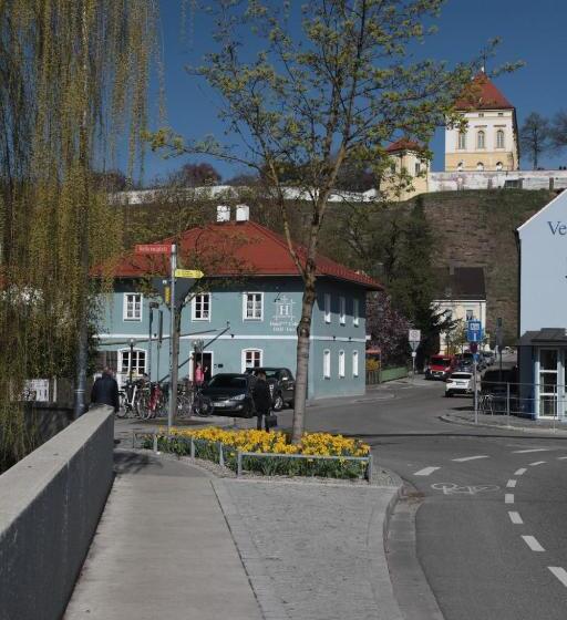 בית מלון כפרי Dah Inn